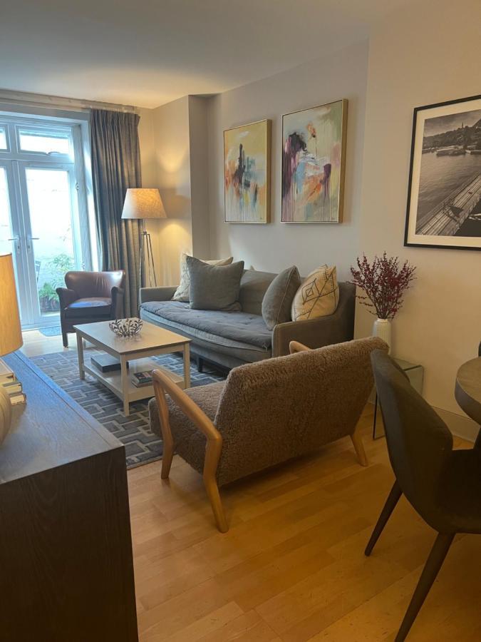 2 Bedroom Apartment Just Off Kings Road Londra Dış mekan fotoğraf