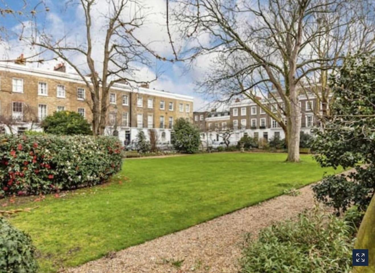 2 Bedroom Apartment Just Off Kings Road Londra Dış mekan fotoğraf